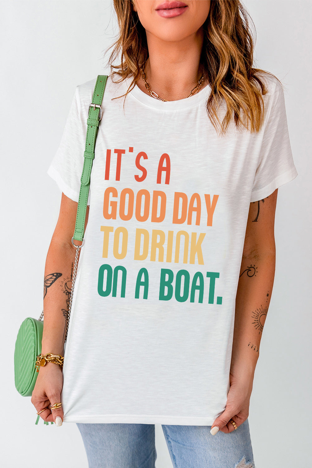 T-shirt graphique blanc à slogan C'EST UNE BONNE JOURNÉE POUR BOIRE SUR UN BATEAU