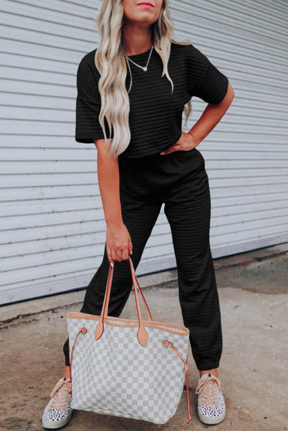 Ensemble t-shirt court texturé en treillis rouge rose et pantalon de jogging