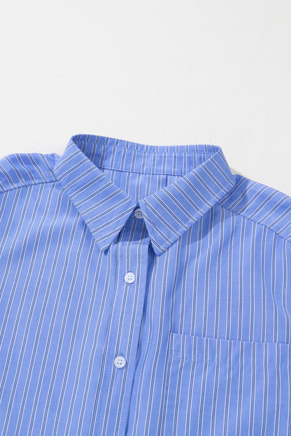 Camisa casual grande com listra azul e botões