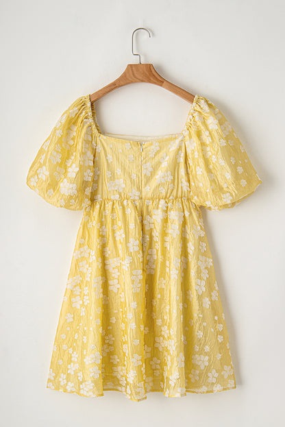 Mini-robe jaune à manches bouffantes et col carré en jacquard à fleurs style bohème