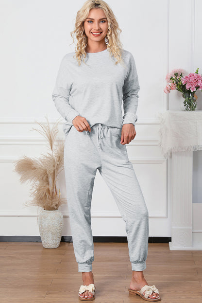 Ensemble de salon gris avec pull à manches longues et pantalon de jogging