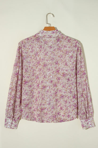 Camisa com gola em V com estampa floral rosa e manga bispo