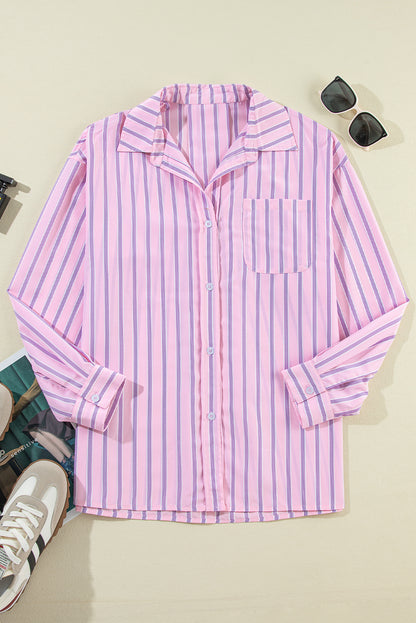 Camisa casual listrada rosa com bolso no peito