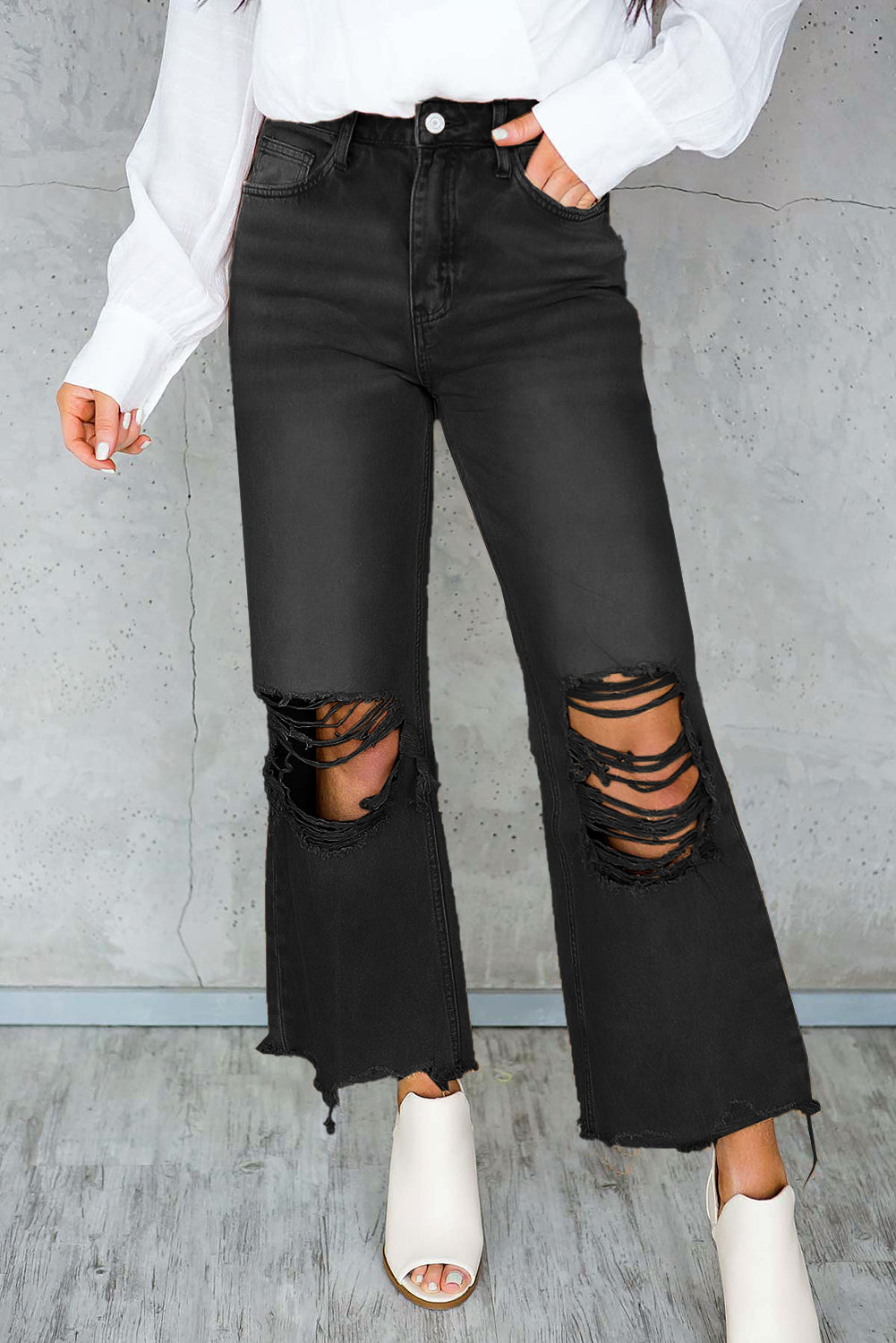 Calça jeans flare com cintura alta vazada marrom envelhecida