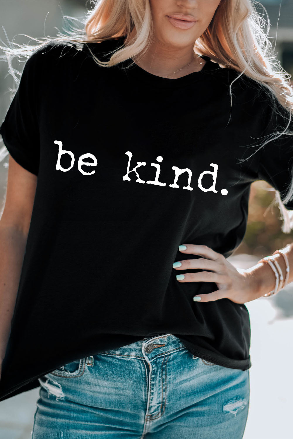 T-shirt décontracté à col rond et lettre imprimée be kind noir